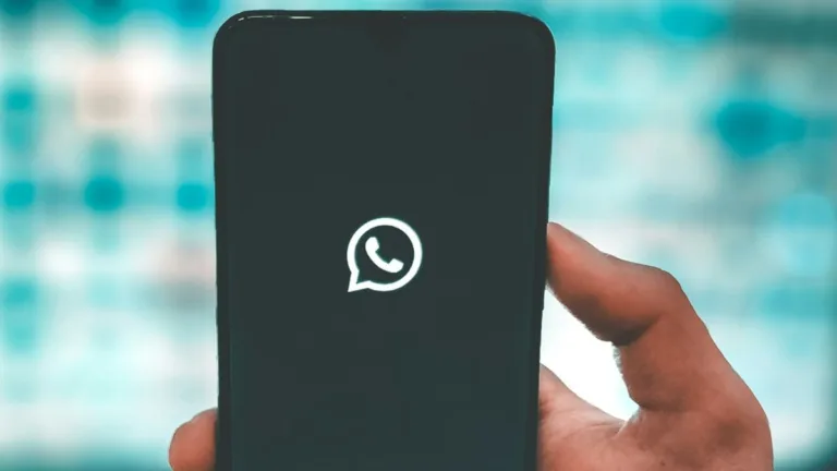 WhatsApp might soon allow users to record and send voice messages to Meta AI, spotted in beta