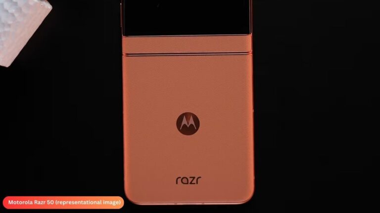 Motorola Razr 50s appears on Geekbench revealing key specifications