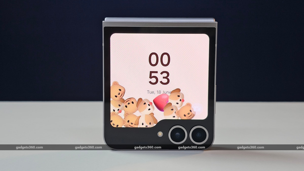 Samsung Galaxy Z Flip 7 Leaked Case Renders Suggest Design; Galaxy Z Fold 7 Protective Glass Surfaces Online