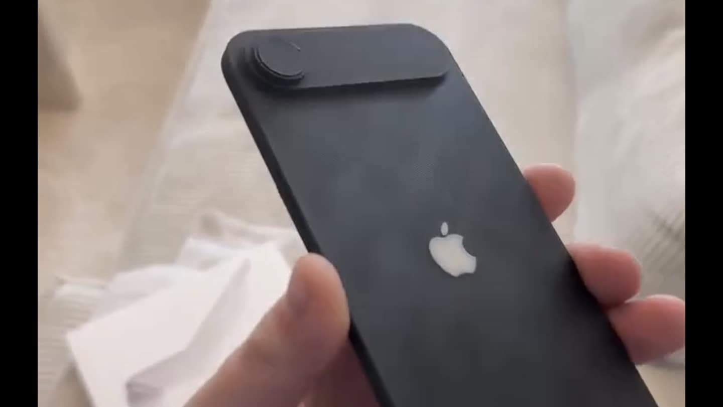 iPhone 17 Air New Leaked Dummy Images Back Up Rumours About Thin Form Factor
