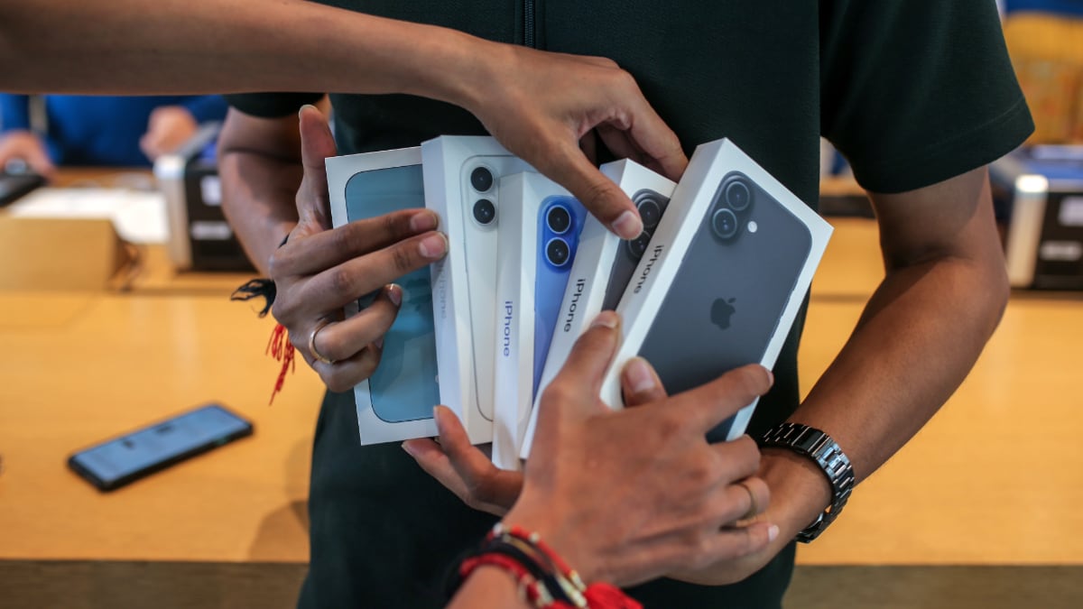 A $2,300 Apple iPhone? Trump Tariffs Could Make that Happen