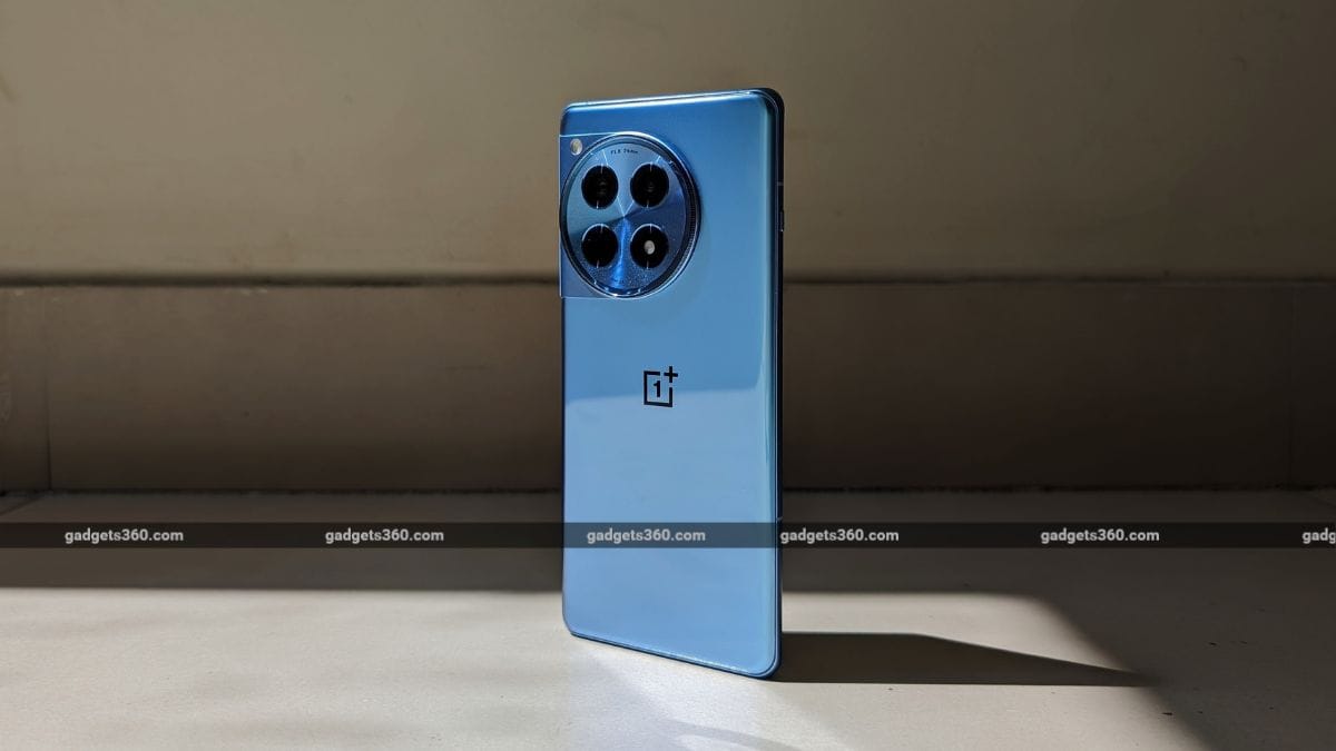 OnePlus 12R Receiving New OxygenOS 15 Update With Touch to Share and BeaconLink