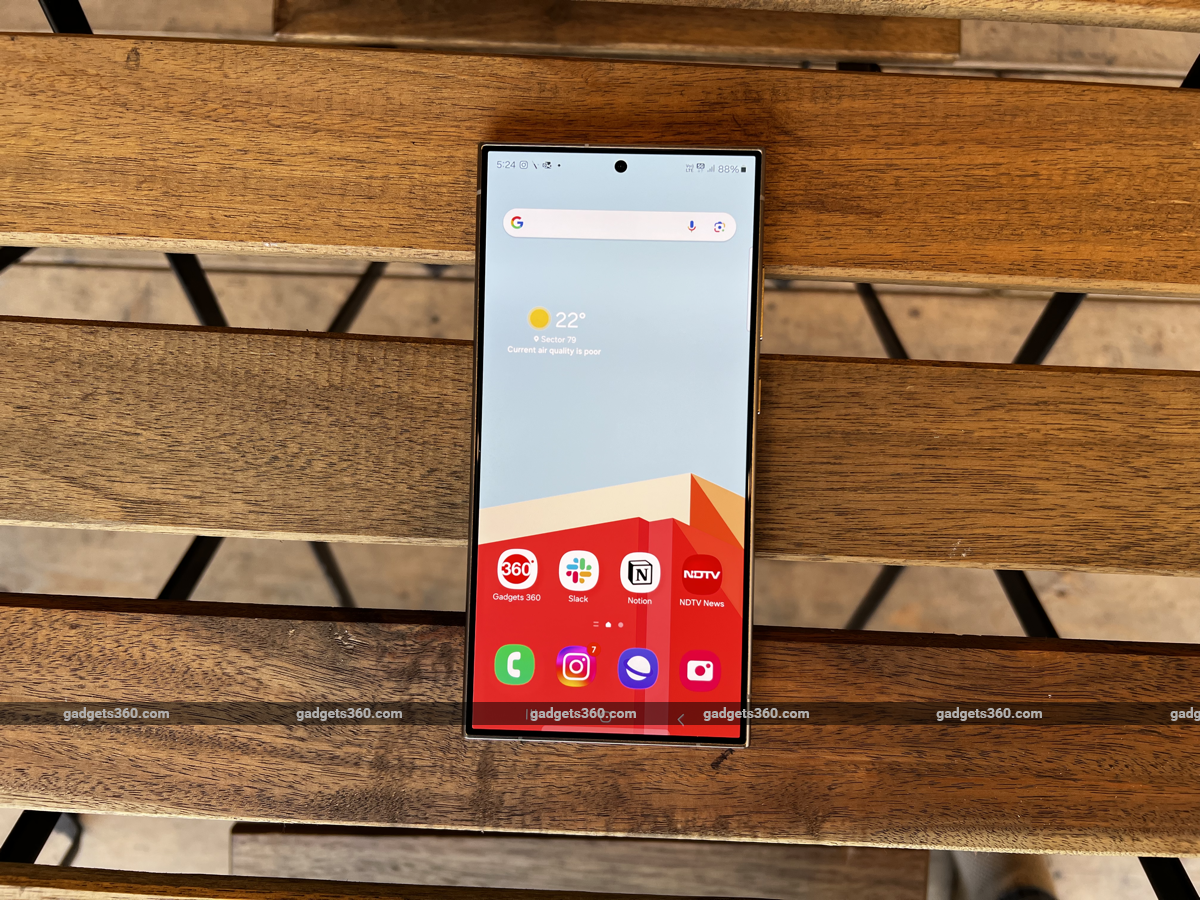 Samsung Reportedly Halts One UI 7 Update for Galaxy S24 Series Due to ‘Serious Bug’