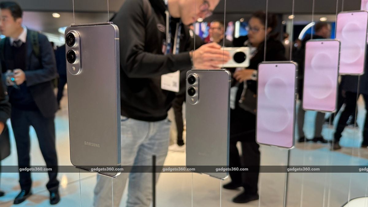 Samsung Galaxy S25 Edge’s Dummy Unit Surfaces in Hands-On Video; Size Comparable to iPhone 16 Plus