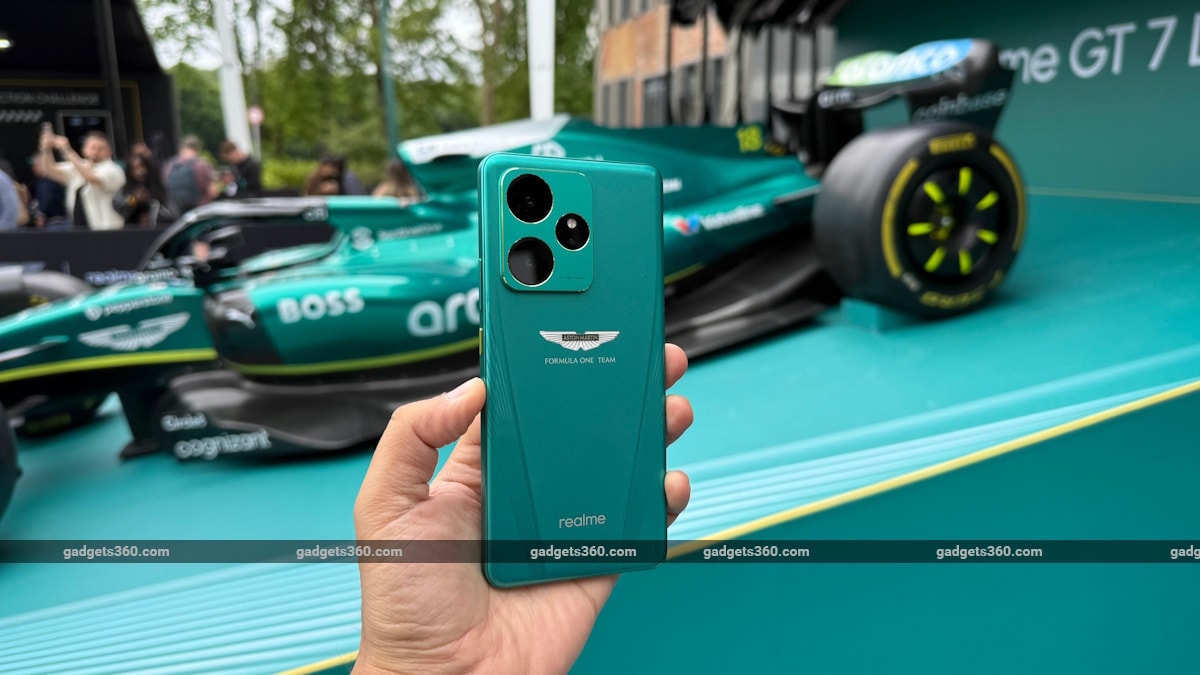 Top Smartphones Under Rs 50,000 in India (June 2025): Samsung Galaxy S24, OnePlus 13R, Motorola Razr 60