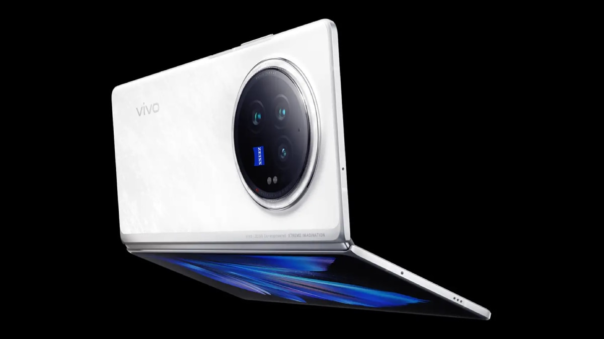 Vivo X Fold 5 Compared to iPhone 16 Pro Max; to Be Only Slightly Thicker When Folded