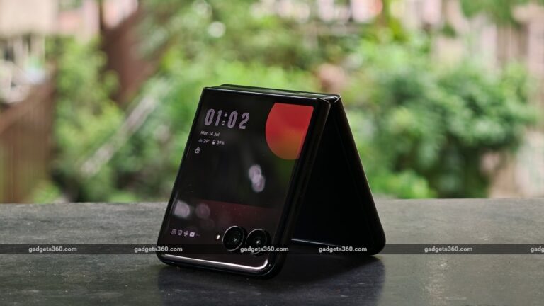Motorola Razr 60 Ultra Review: Flip Phone Perfection?