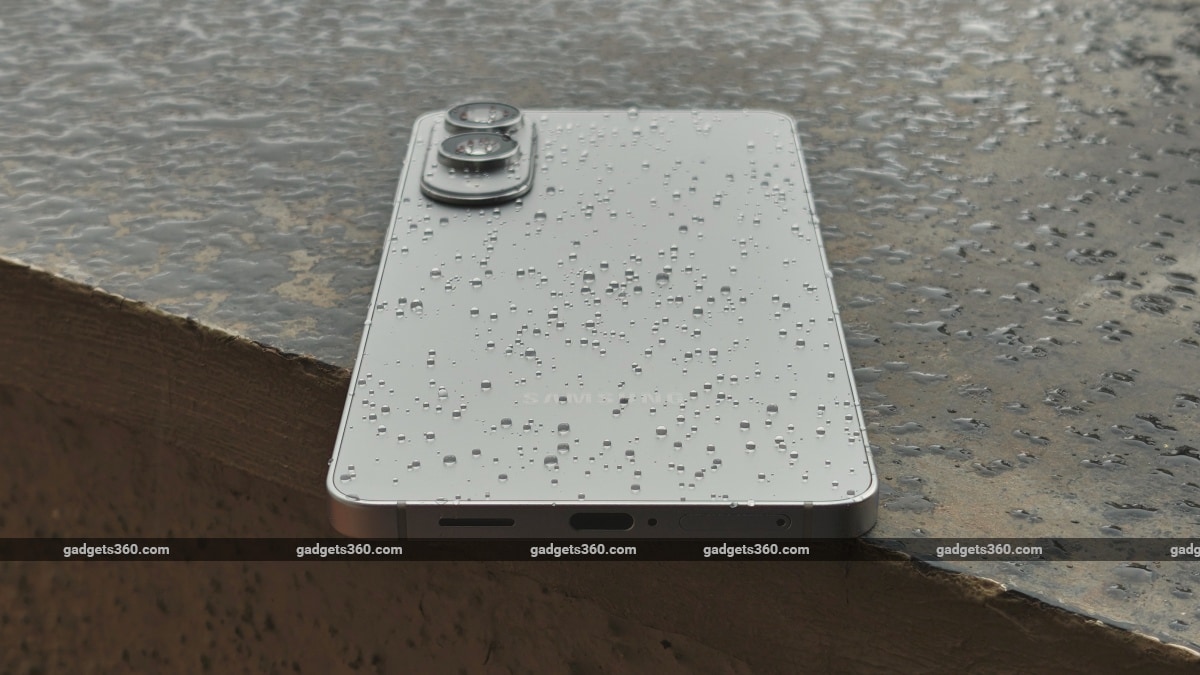 Samsung Galaxy S26 Edge Tipped to Be Thinner Than Its Predecessor, Could Pack a Larger Battery