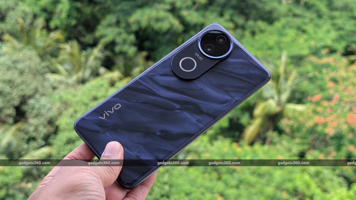 Vivo V50e Review: E for Enough?